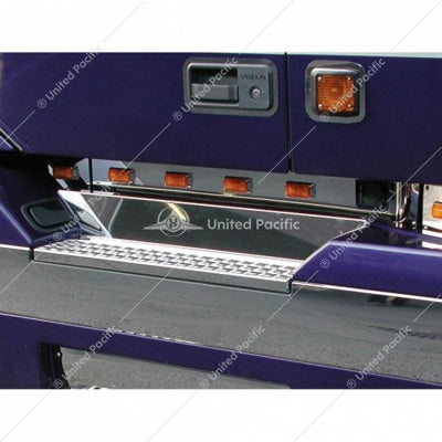 STAINLESS FRONT UPPER FAIRING KICK PLATE FOR 2003+ VOLVO VN