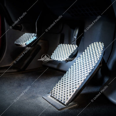 PETERBILT CHROME BILLET ALUMINUM DIAMOND PEDAL SET FOR 2014+