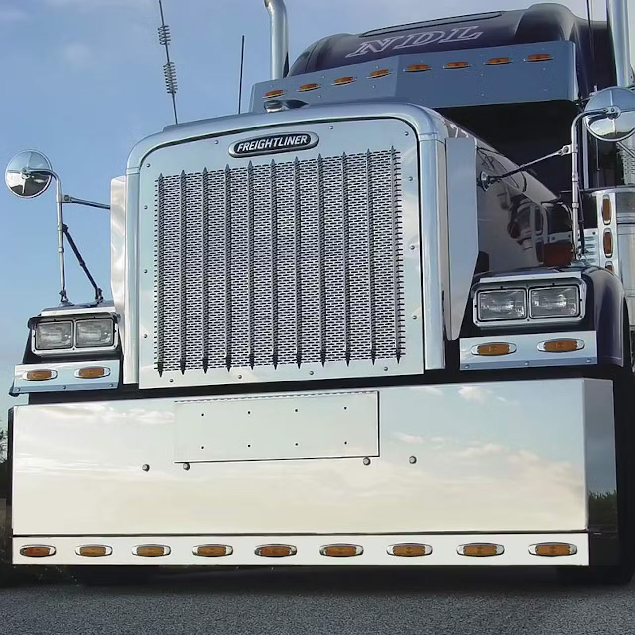 Freightliner Classic/Fld 120 Grill Punch