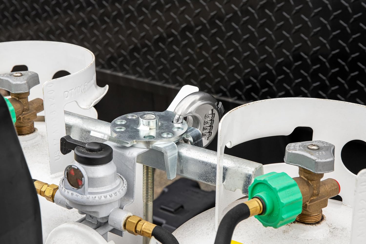 Double Propane Tank Locking Device – Mideastern Inc