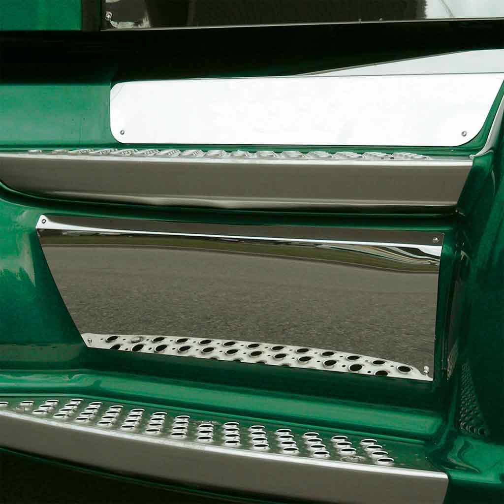 Kenworth T660 Front Kick Plates (2007-2017) – Lower Step